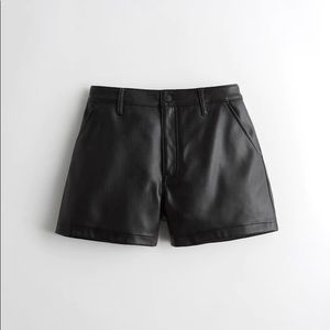 Hollister ULTRA HIGH-RISE FAUX LEATHER SHORT 3"
